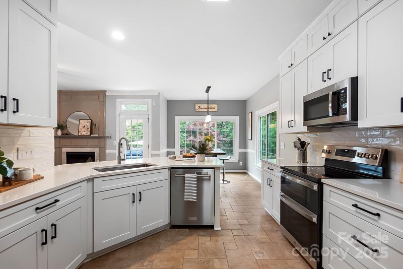 Property image 2 of 1214 Foxfield Road in Hunter Oaks, Waxhaw, NC 28173