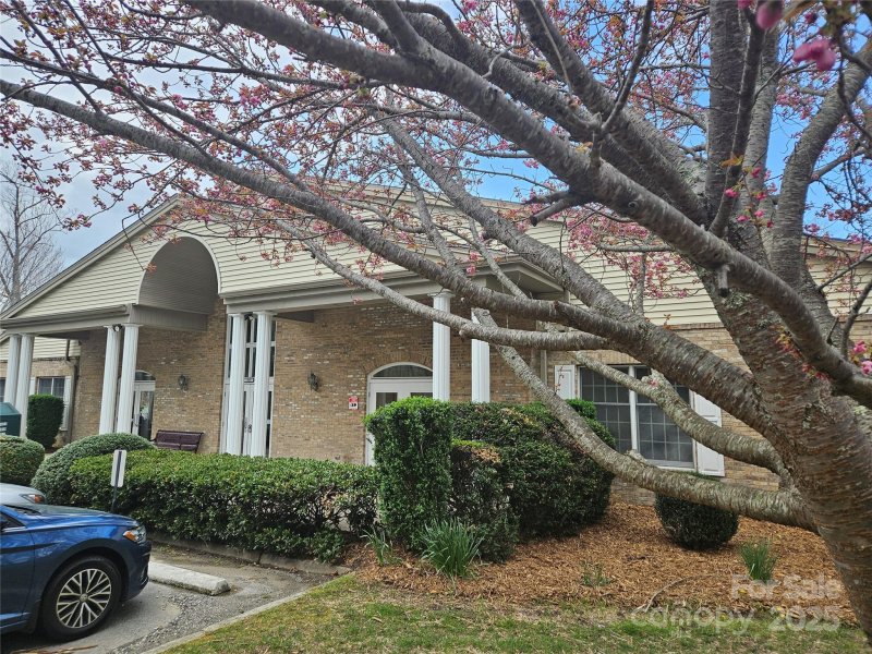 Property image 4 of 329 Carriage Crest Drive in Carriage Park, Hendersonville, NC 28792