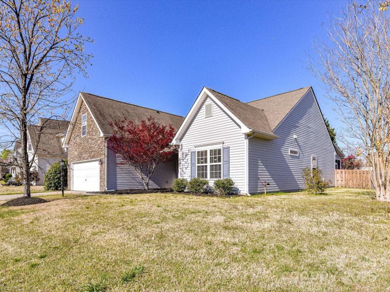 Property image 2 at 15506 Lakepoint Forest Drive, Charlotte, NC 28278