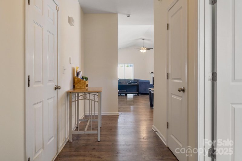 Property image 4 of 6816 Pennyroyal Way in Sutton Farms, Charlotte, NC 28216