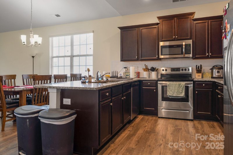 Property image 5 of 6816 Pennyroyal Way in Sutton Farms, Charlotte, NC 28216