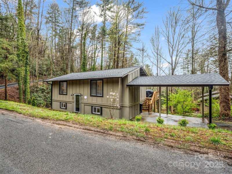 Property image 4 of 206 Knob Creek Road in Knob Creek, Pisgah Forest, NC 28768