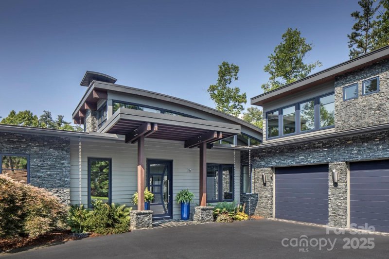 Property image 3 of 32 Brookline Drive in Ramble Biltmore Forest, Asheville, NC 28803