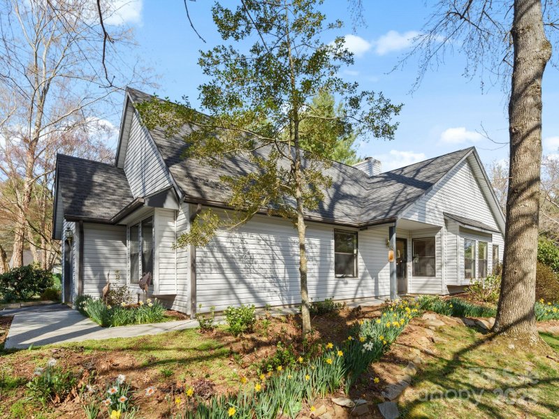 Property image 2 at 109 Cimarron Drive, Asheville, NC 28803