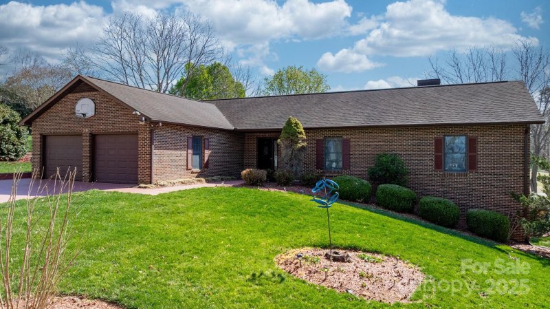 Property image 3 of 3730 Club House Drive in Rock Barn, Conover, NC 28613