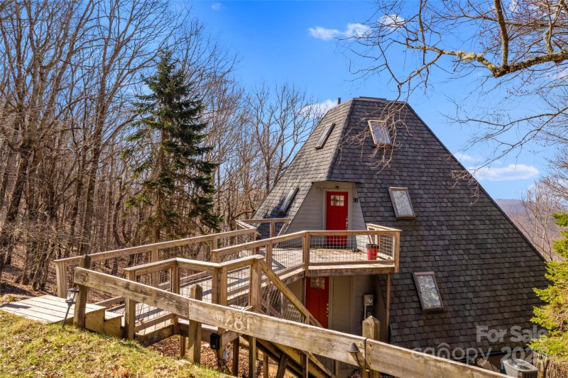 Property image 2 at 585 Granny Lewis Lane, Mars Hill, NC 28754