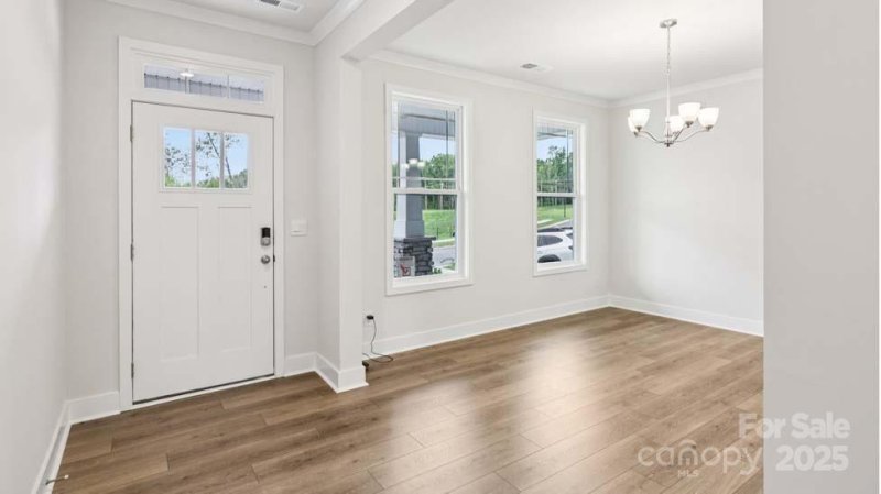 Property image 2 of 128 Fordingbridge Lane in Brantley, Mooresville, NC 28115