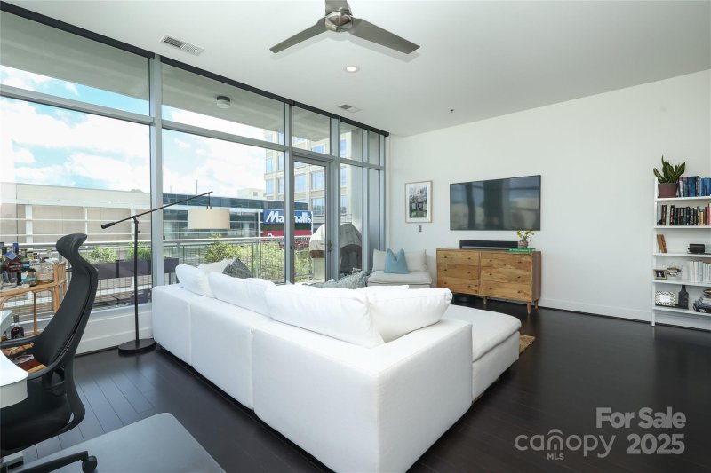 Property image 4 at 1100 Metropolitan Avenue, Charlotte, NC 28204