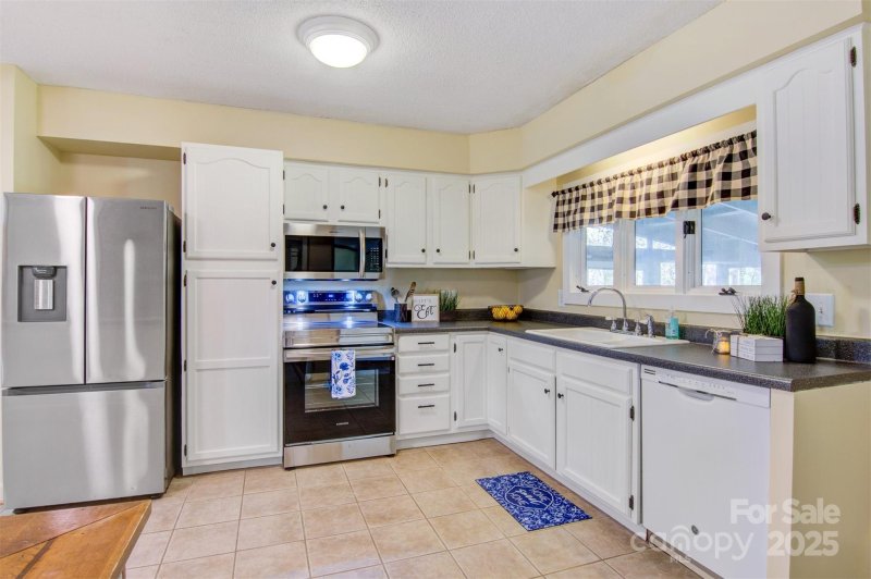 Property image 2 at 3846 22nd Street, Hickory, NC 28601