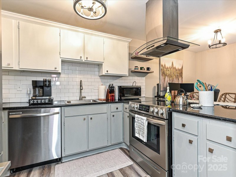 Property image 3 at 1615 Merry Oaks Road, Charlotte, NC 28205