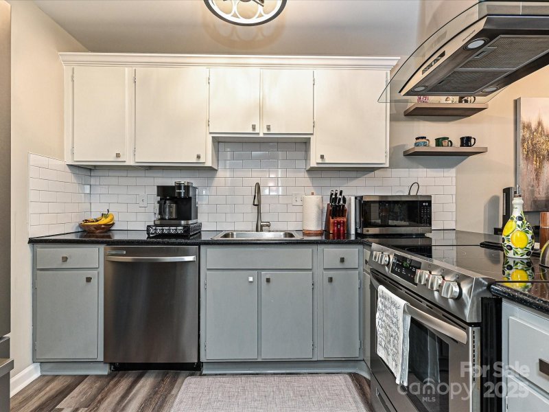 Property image 4 at 1615 Merry Oaks Road, Charlotte, NC 28205