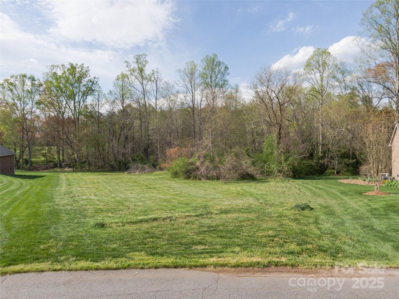 Property image 3 of 2088 E Winds Avenue in East Winds, Morganton, NC 28655
