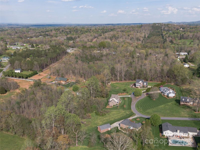 Property image 5 of 2088 E Winds Avenue in East Winds, Morganton, NC 28655