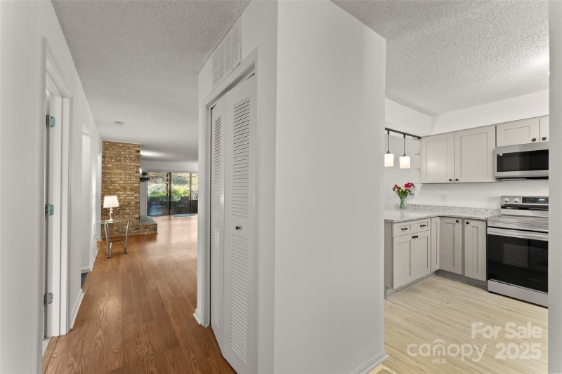 Property image 3 of 630 Britton Creek Drive in Britton Creek, Hendersonville, NC 28791