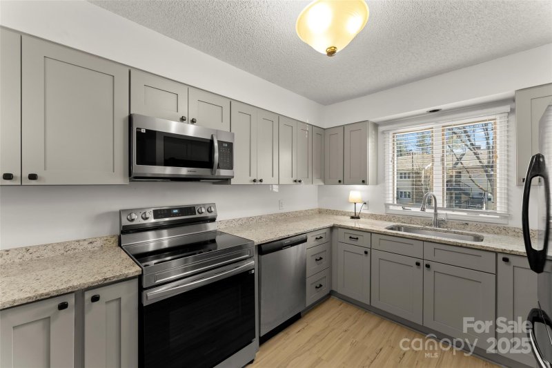 Property image 5 of 630 Britton Creek Drive in Britton Creek, Hendersonville, NC 28791