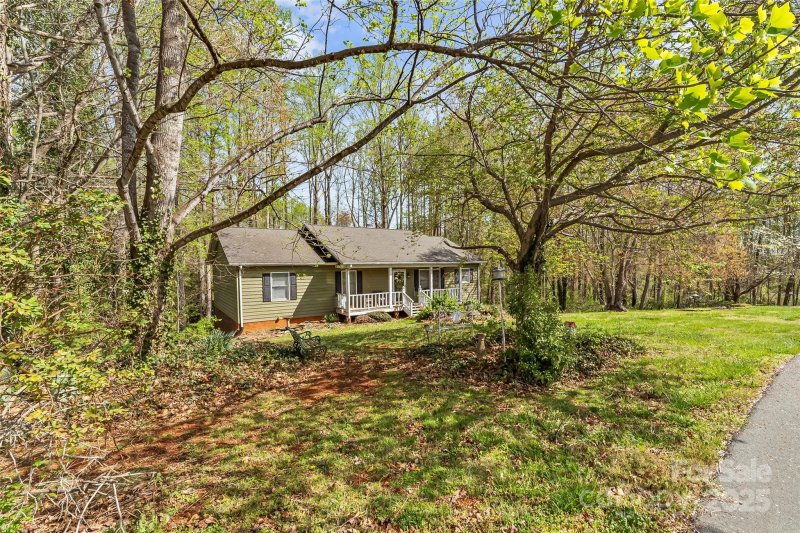 Property image 2 of 4896 Birch Circle in Forest Ridge, Hickory, NC 28602