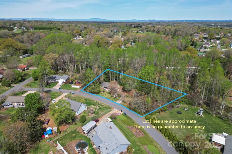 Property image 3 of 4896 Birch Circle in Forest Ridge, Hickory, NC 28602