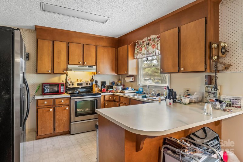 Property image 5 of 4896 Birch Circle in Forest Ridge, Hickory, NC 28602