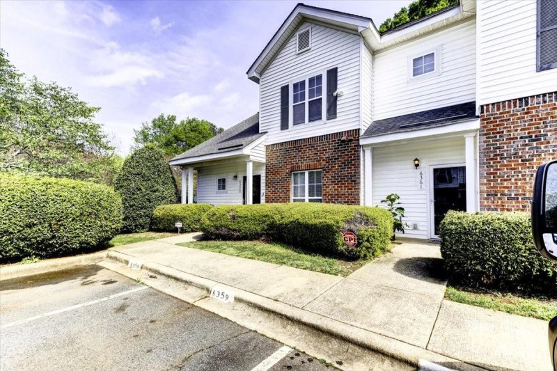 Property image 2 of 6359 Mallard View Lane in Mallard Square, Charlotte, NC 28269