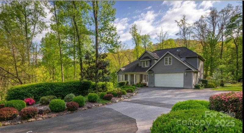 Sanctuary Cove, Waynesville Community
