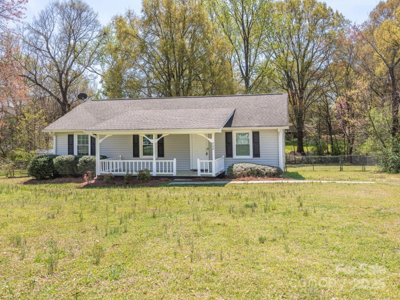 Property image 2 at 524 Catawba Circle, Matthews, NC 28104