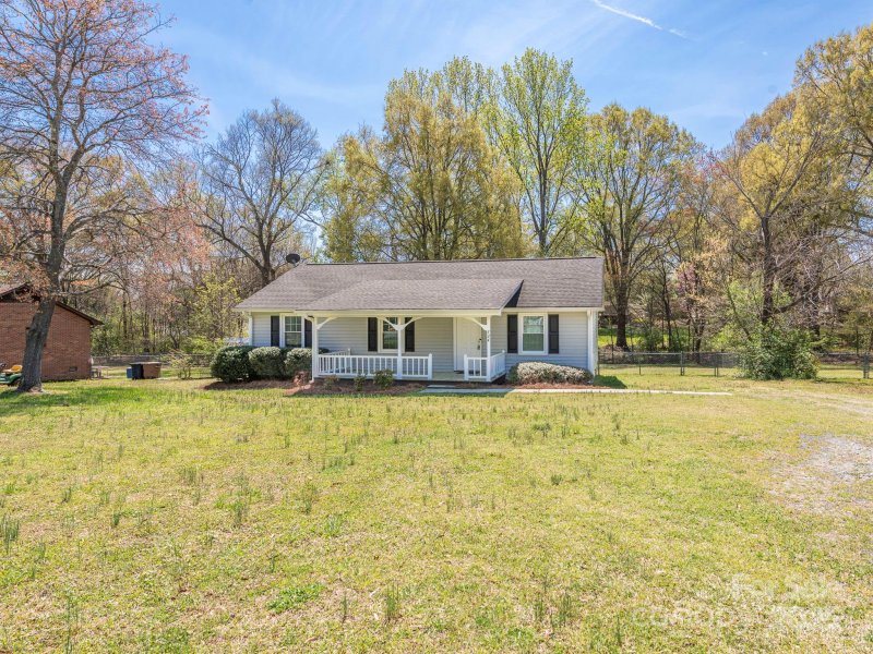 Property image 3 at 524 Catawba Circle, Matthews, NC 28104