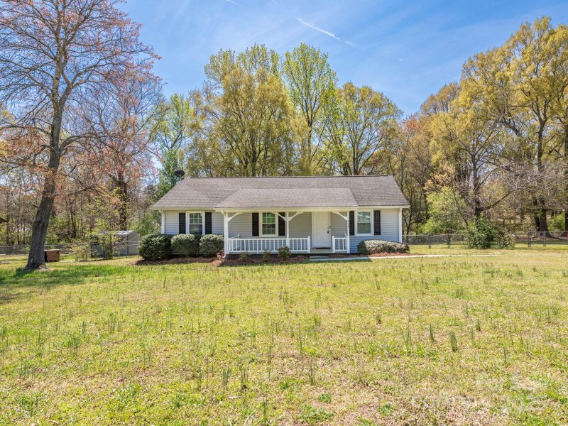 Property image 4 at 524 Catawba Circle, Matthews, NC 28104