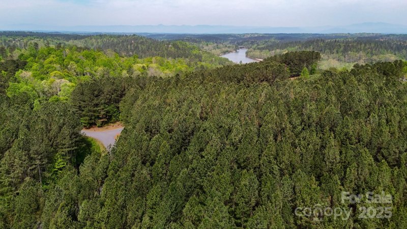 Property image 4 of 103 W Shortoff Trail in Lake Rhodhiss Estates, Valdese, NC 28690