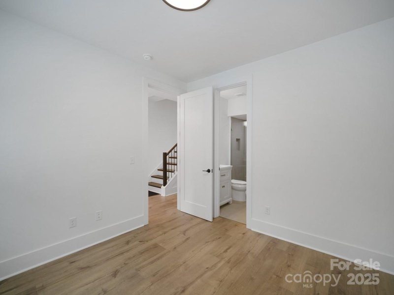 Property image 3 of 2516 Park Rose Lane in Elizabeth, Charlotte, NC 28204