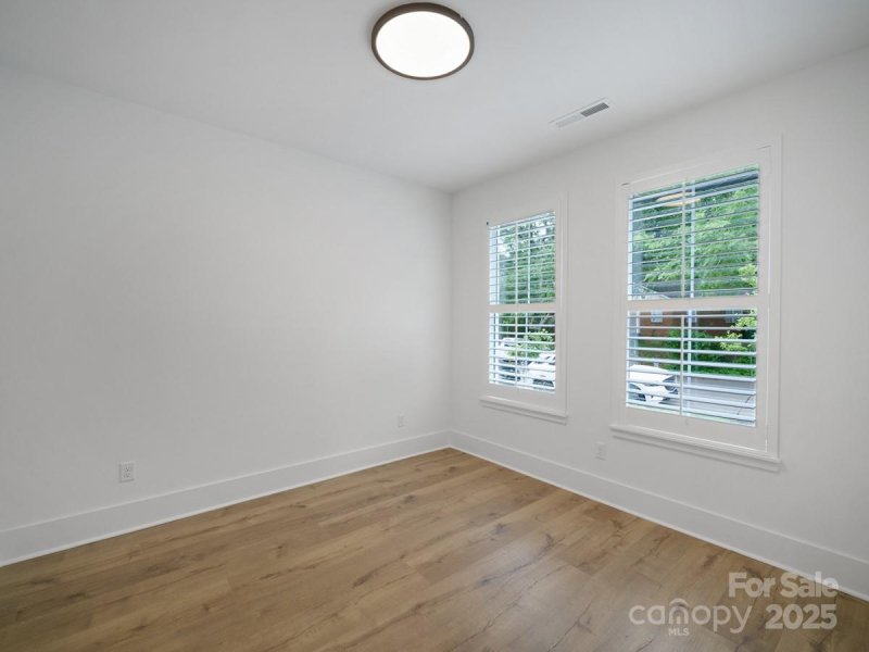 Property image 4 of 2516 Park Rose Lane in Elizabeth, Charlotte, NC 28204