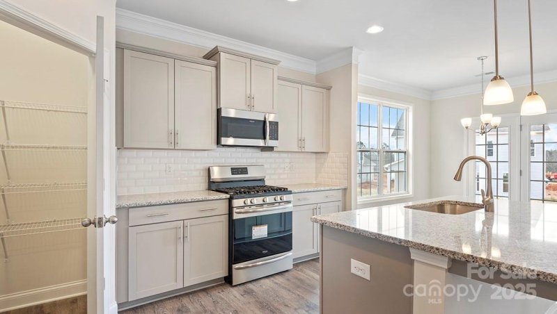 Property image 5 of 607 Fox Cove Road in Cantrell Hills, Hendersonville, NC 28792