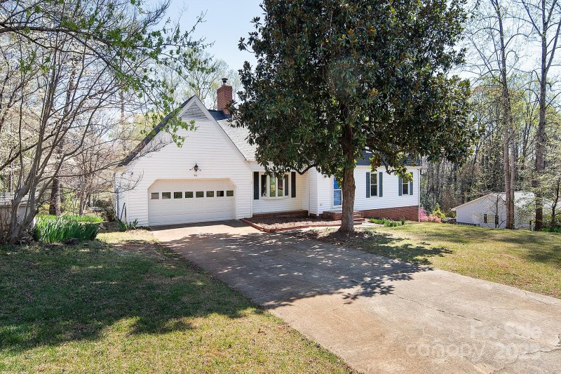 Property image 3 at 916 Rollingwood Drive, Mount Holly, NC 28120