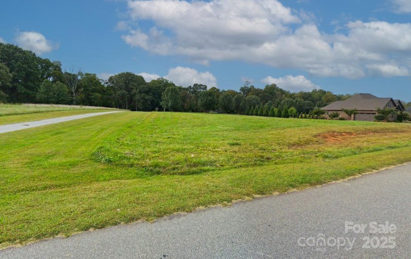 Property image 2 of 135 Carters Farm Drive in Carters Farm, Statesville, NC 28625