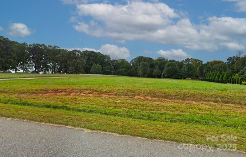 Property image 3 of 135 Carters Farm Drive in Carters Farm, Statesville, NC 28625