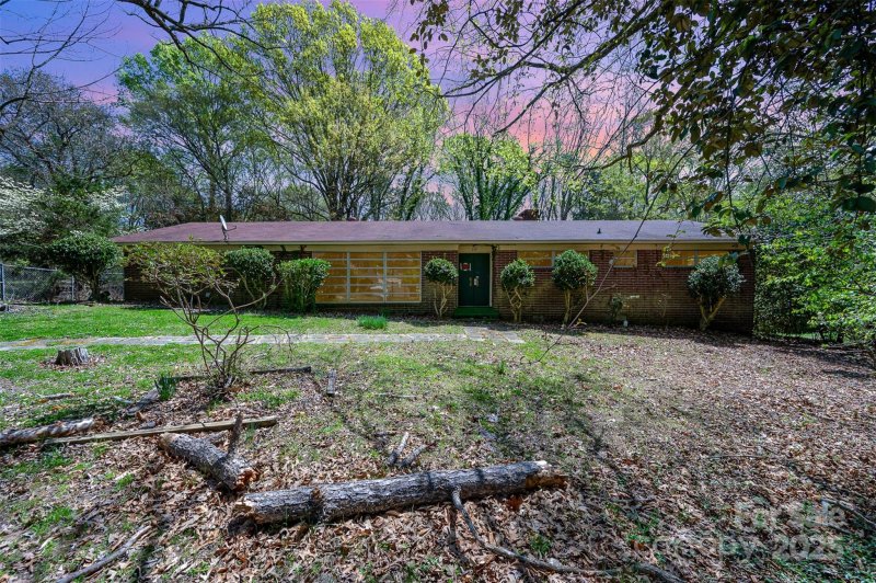 Property image 2 at 340 Sardis Road, Charlotte, NC 28270