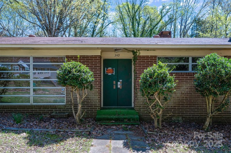Property image 4 at 340 Sardis Road, Charlotte, NC 28270