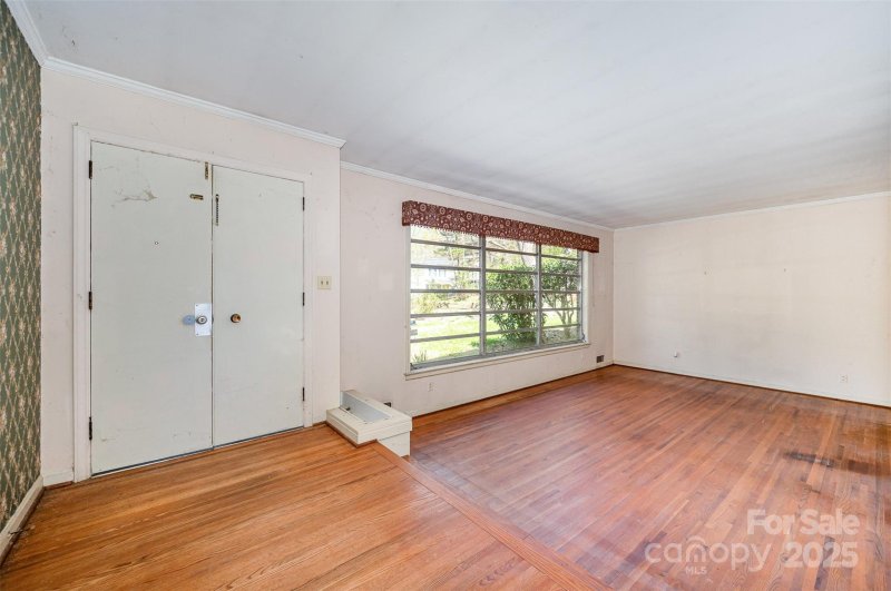 Property image 5 at 340 Sardis Road, Charlotte, NC 28270