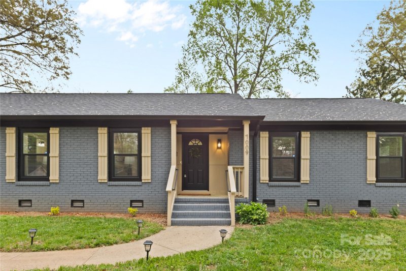 Property image 3 at 7009 Wrentree Drive, Charlotte, NC 28210