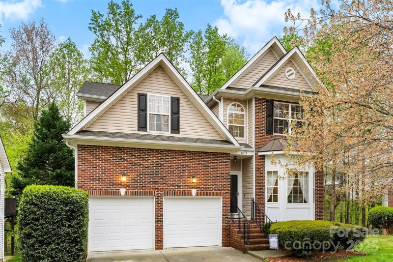 Hampton Place, Charlotte Community