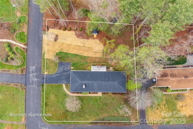 Property image 3 at 2 Fawn Drive, Asheville, NC 28803