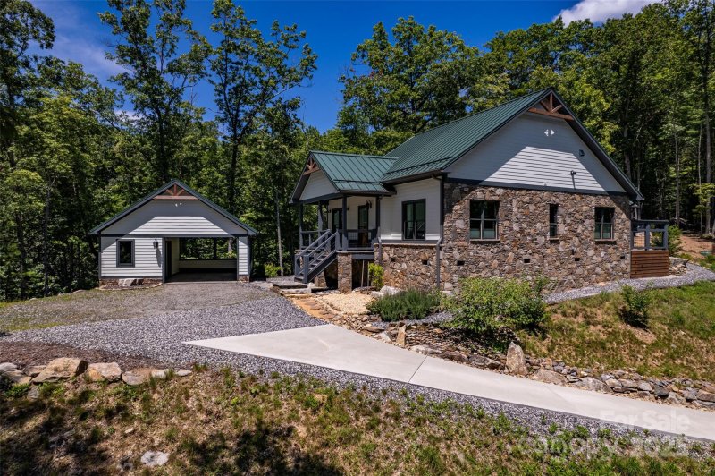 Property image 2 of 401 Moonbeam Crossing in French Broad Crossing, Marshall, NC 28753