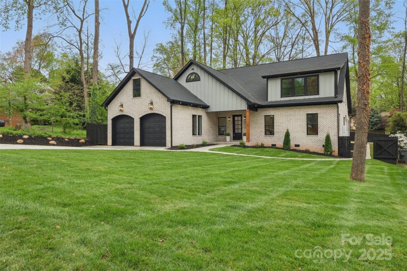 Property image 3 at 3038 Northampton Drive, Charlotte, NC 28210