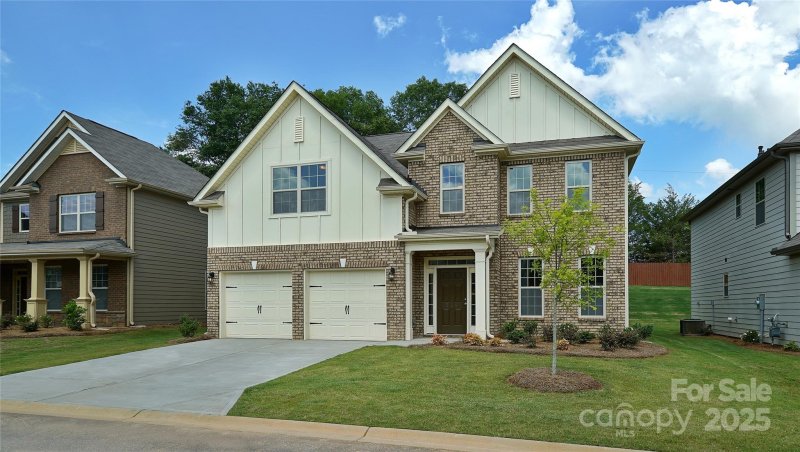 Property image 2 of 469 Fox Cove Road in Cantrell Hills, Hendersonville, NC 28792