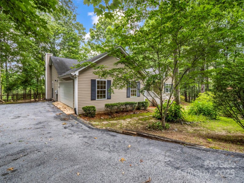 Property image 5 of 636 Shawn Rachel Parkway in Estates of Salisbury, Hendersonville, NC 28792