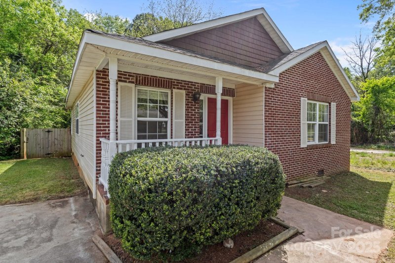 Property image 2 at 2325 Sanders Avenue, Charlotte, NC 28216