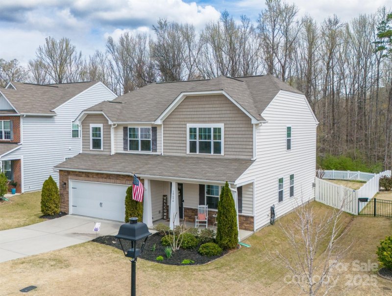 Property image 2 at 10694 Sapphire Trail, Davidson, NC 28036