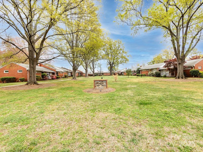 Property image 2 at 4625 Woodlark Lane, Charlotte, NC 28211