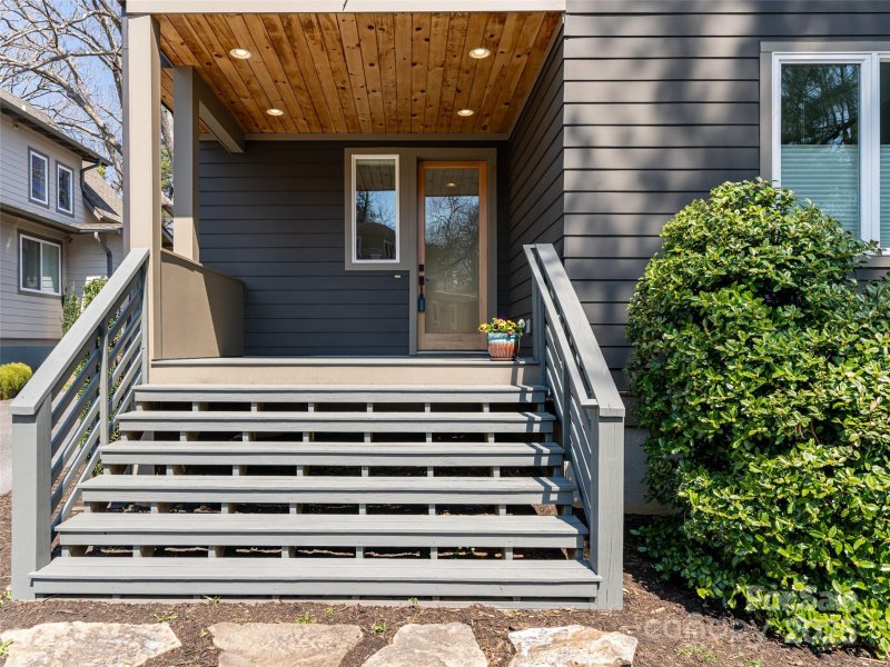 Property image 4 of 7 Mauricet Lane in Craggy Park, Asheville, NC 28806