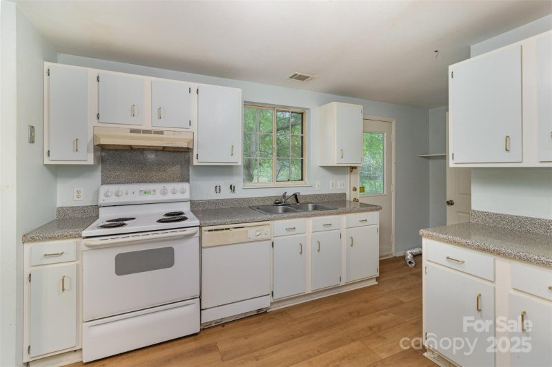 Property image 2 at 6005 Fringe Tree Drive, Charlotte, NC 28227