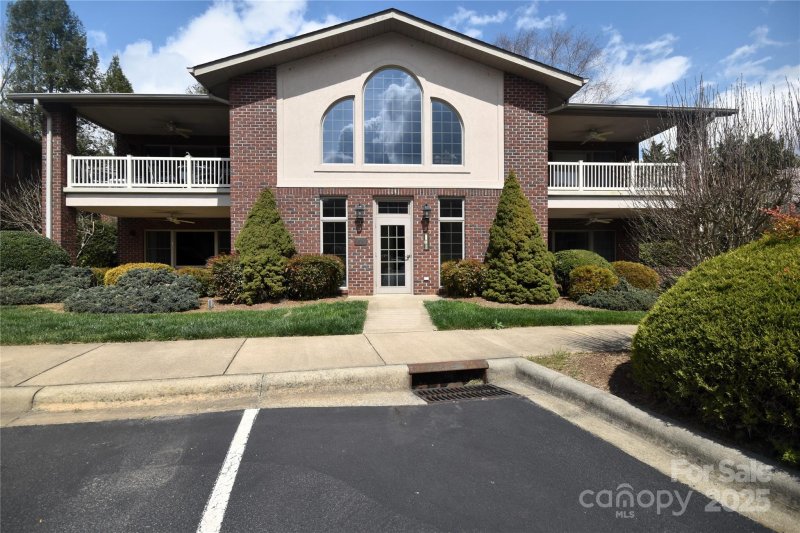 Lakemont Condominium